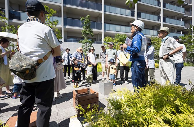 かまどスツール見学の様子