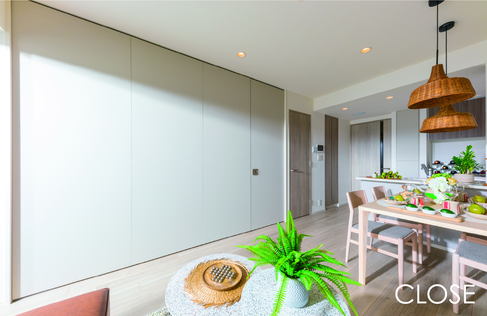 ウォールドア　閉