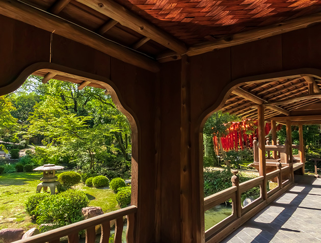 揚輝荘（徒歩5分／約380m）