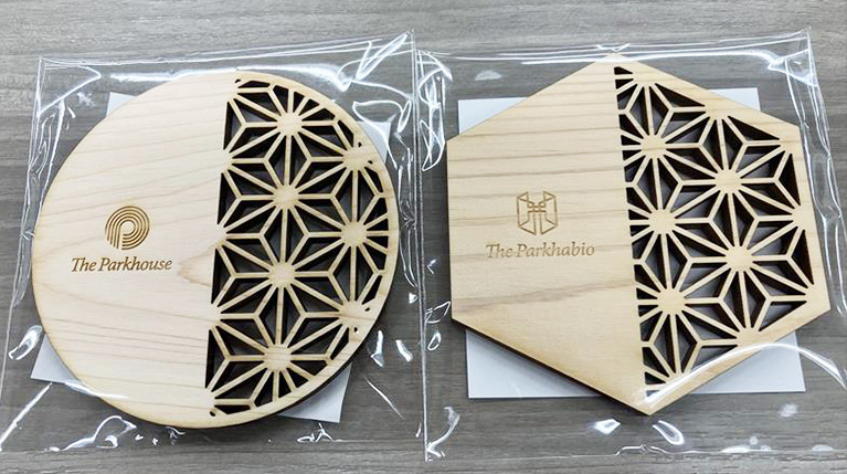 マンションブランドロゴ入りの木製ノベルティ