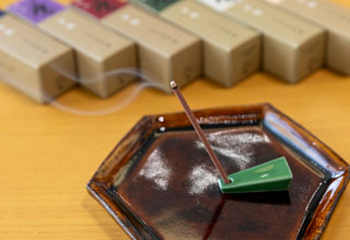 香老舗「松栄堂」