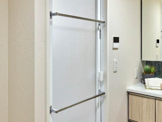 2本のバスタオルハンガー