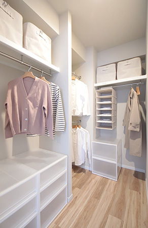 ウォークインクローゼット内