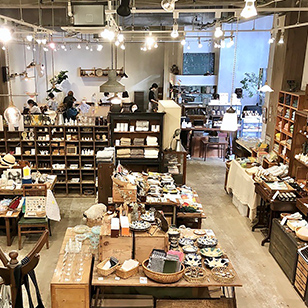 四歩（しっぽ）吉祥寺本店［お食事と日用品と古道具］