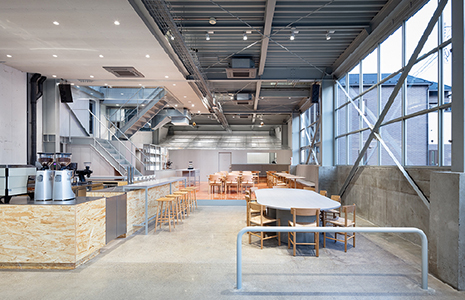 ブルーボトルコーヒー 清澄白河フラッグシップカフェ（徒歩14分・約1,110m）