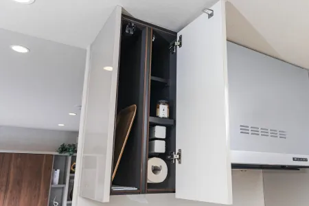 キッチン吊戸棚