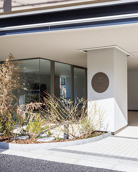 洗練されたデザインのエントランスホール