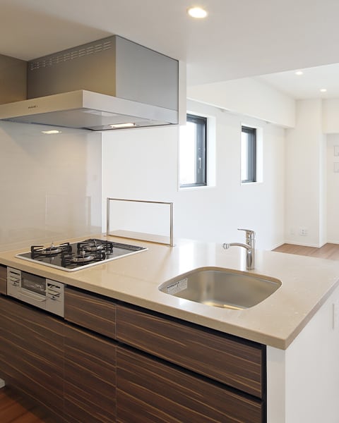 フィオレストーン天板採用のキッチン