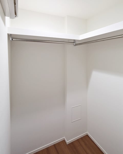 広々としたウォークインクローゼット