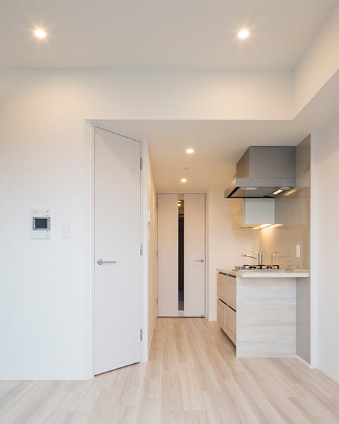 ホワイトカラー基調の洋室