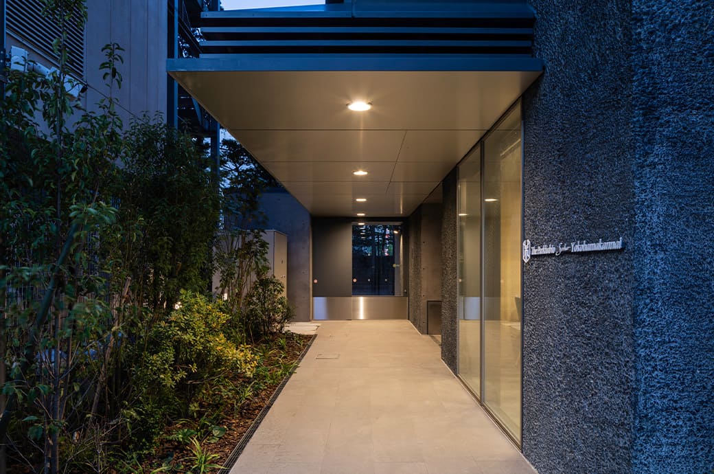 エントランスアプローチ 夜景